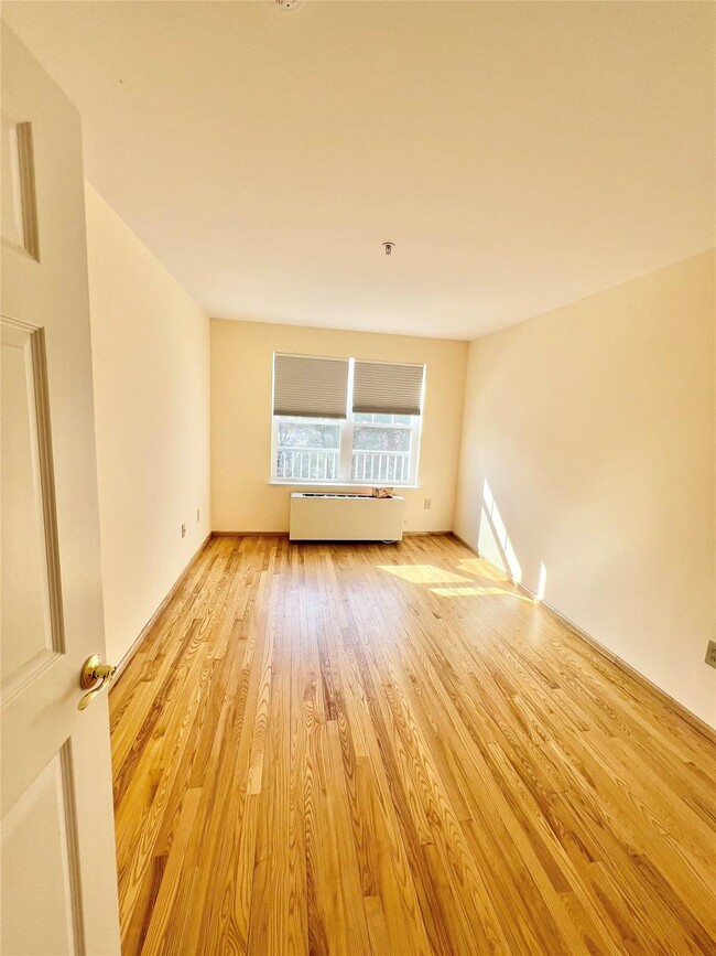Building Photo - 309 Sutton Dr