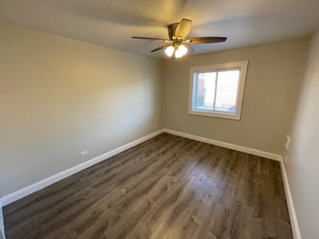 Building Photo - 517 S Milwaukee Ave