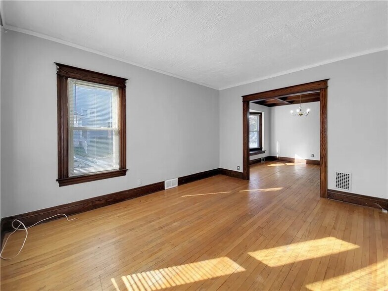 Building Photo - 546 Magee Ave