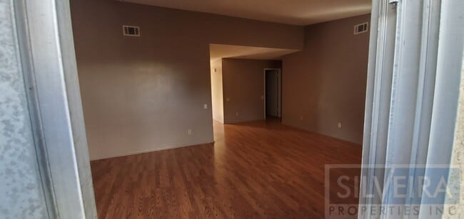 Building Photo - 2 Bedroom Condo available