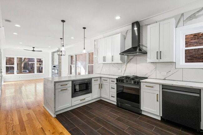 Building Photo - 3934 N Sawyer Ave