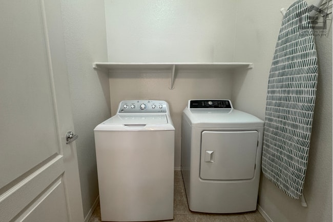 Building Photo - 2Bed/2Bath Furnished Condo in North Chandler! Move-In Ready on 07/23/2026!