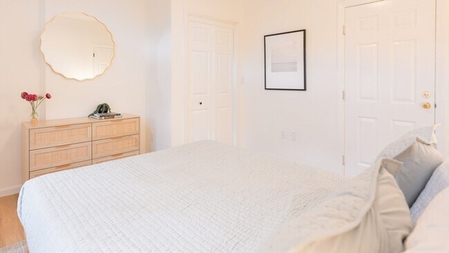 Building Photo - 5 Davis Ave