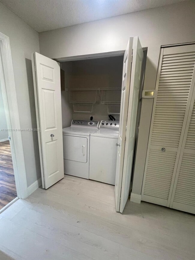 Building Photo - 8660 S Southgate Shores Cir