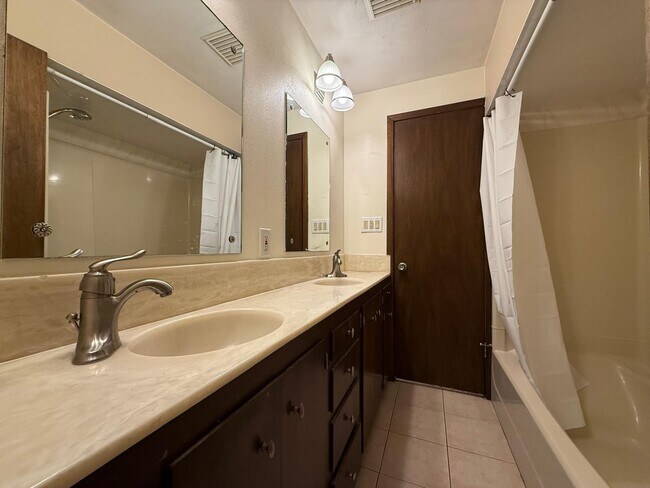 Building Photo - 12915 E Blossey Ave