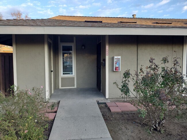 Primary Photo - Beautiful 3 bedroom, 2 bath condo for rent...