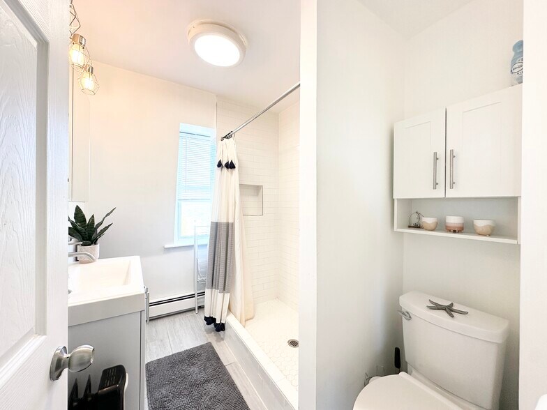 Building Photo - 44 Woodbine St