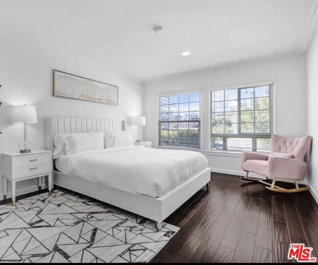 Building Photo - 1335 S Roxbury Dr