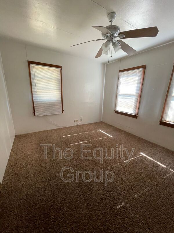 Building Photo - 939 Chinowth St