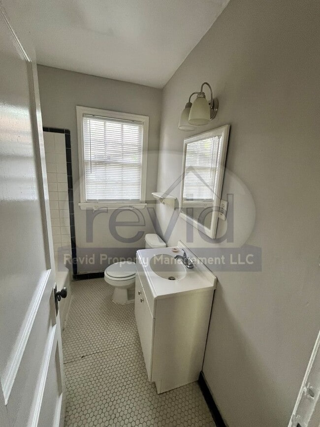 Building Photo - 2562 Quail Ave