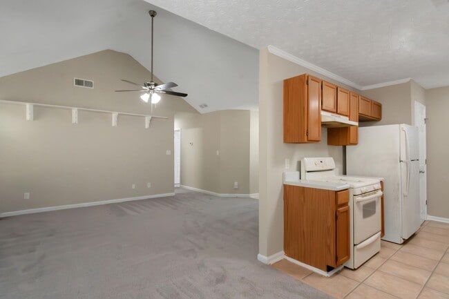 Building Photo - Charming 3BR/2BA Ranch Home in Stockbridge!