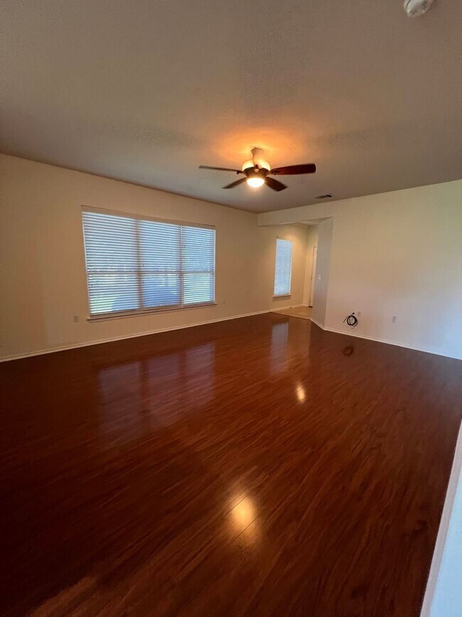 Building Photo - 815 Prairie Grass Ln