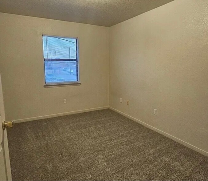 Building Photo - 1009 Lansberry Ct