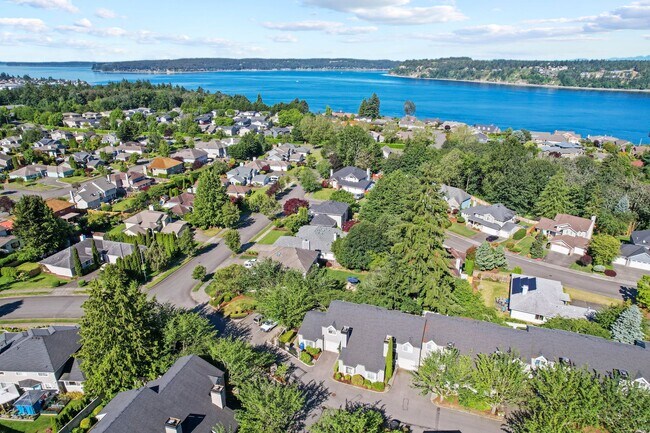 Building Photo - Water’s Edge Townhomes – Luxury Townhomes for Rent in Tacoma