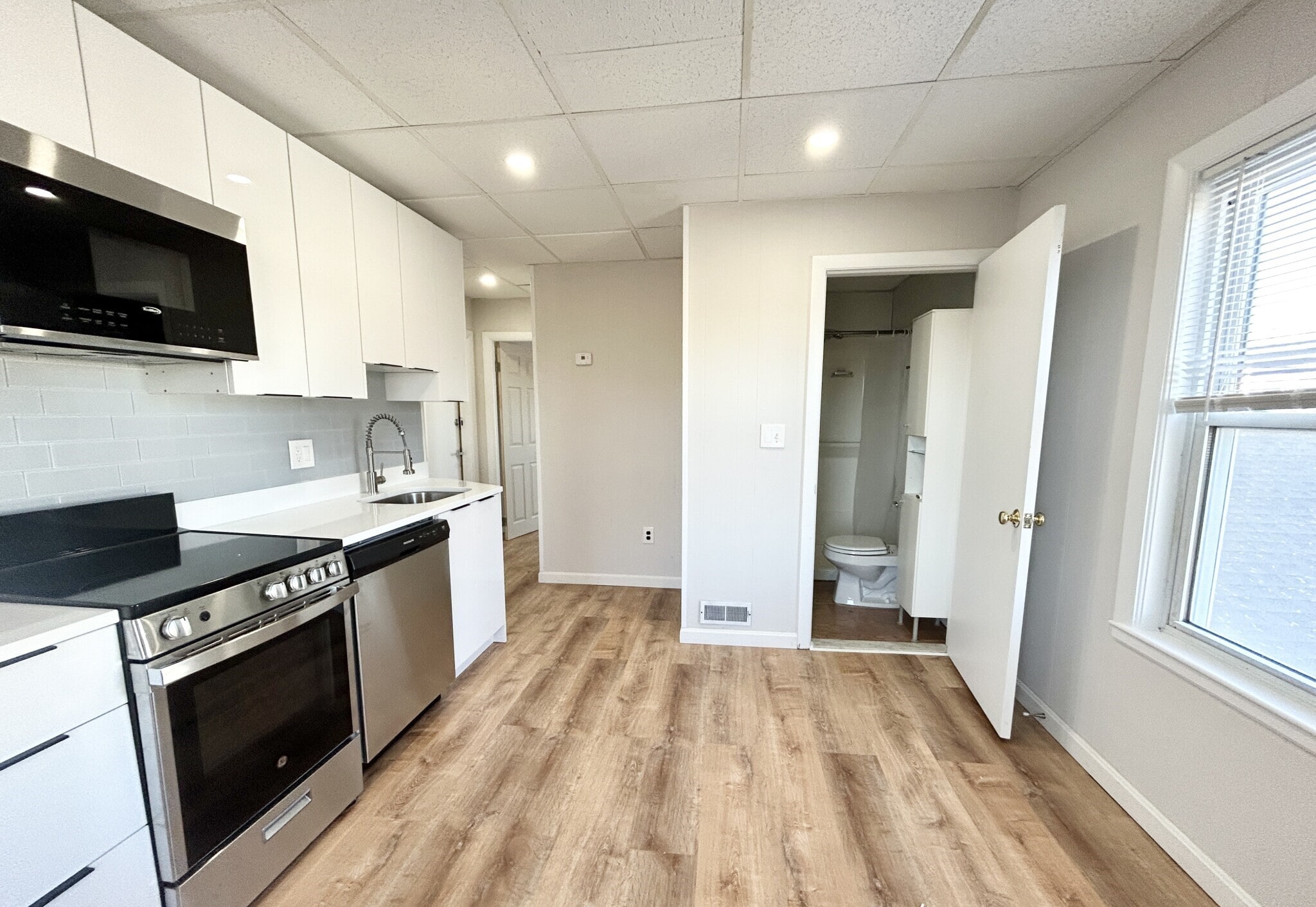 Building Photo - 105 Buttonwood St