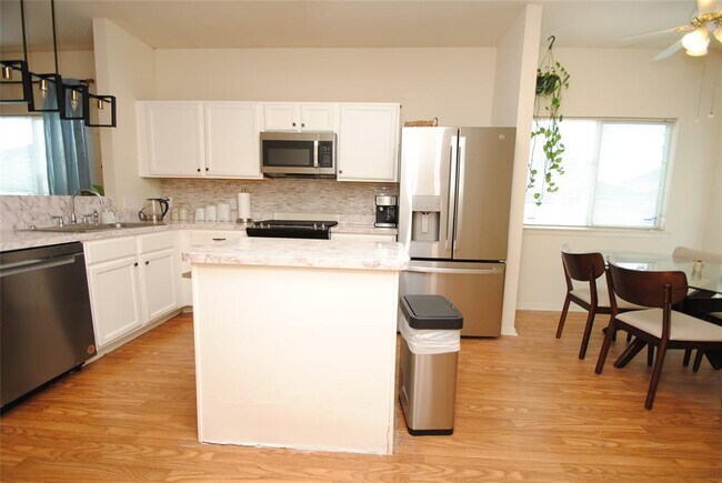 Building Photo - 6363 Provident Green Dr