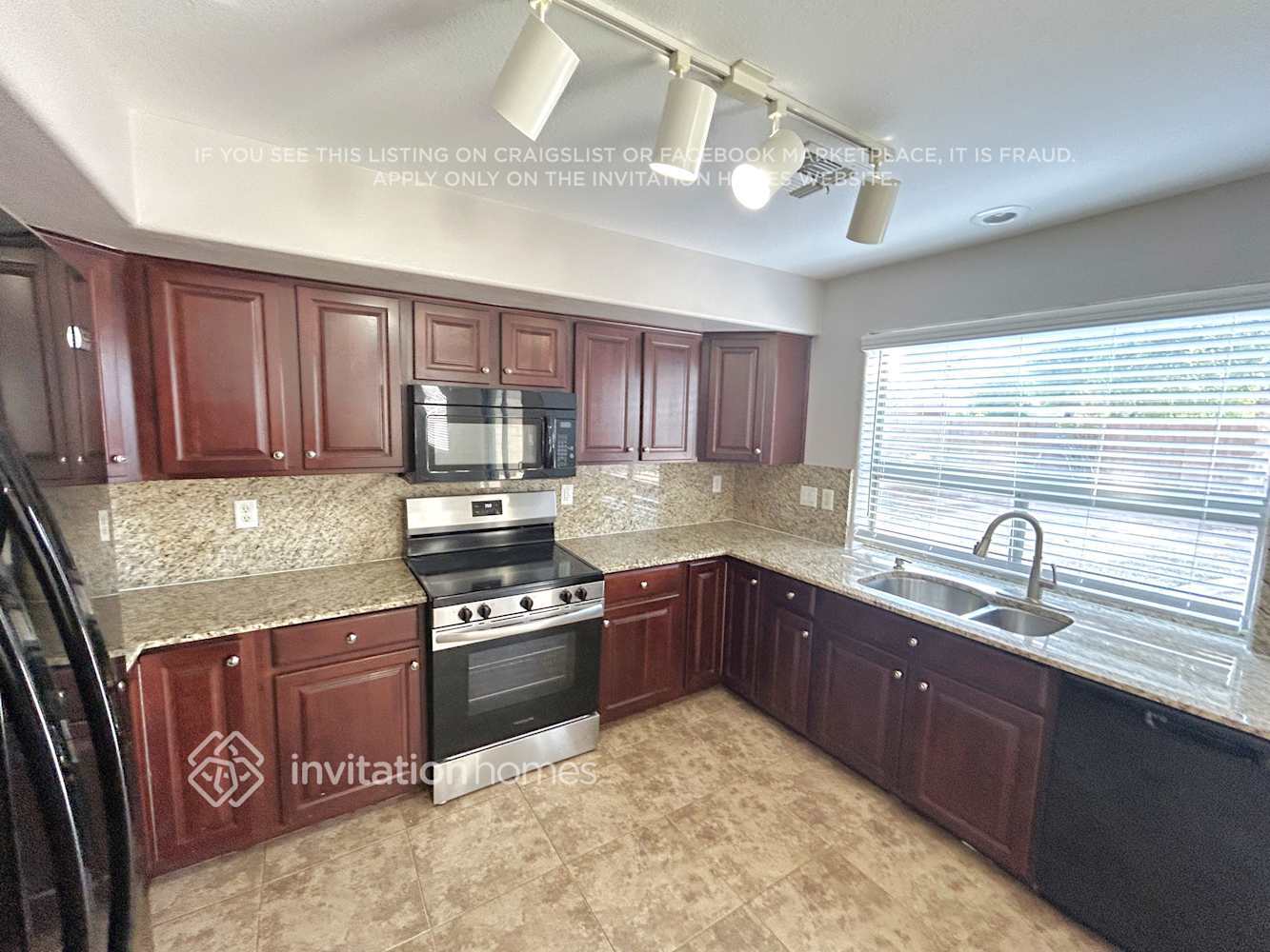 Building Photo - 2173 S 160th Ln