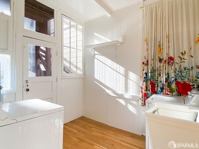 Building Photo - 527 Union St