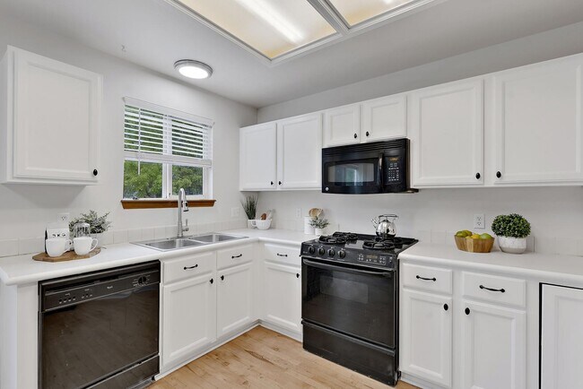 Building Photo - Spacious 4-Bedroom Home with Finished Basement in Parker, CO - A Must-See Rental Property!