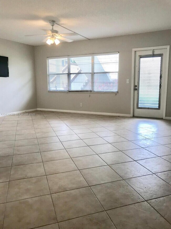 Building Photo - 86 Mansfield Dr
