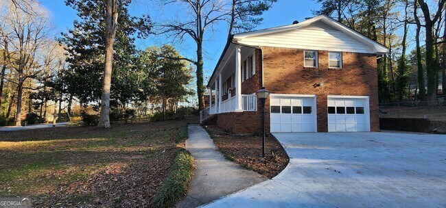 Building Photo - 2349 Valley Way