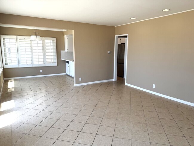 Building Photo - 1319 E Seal Way