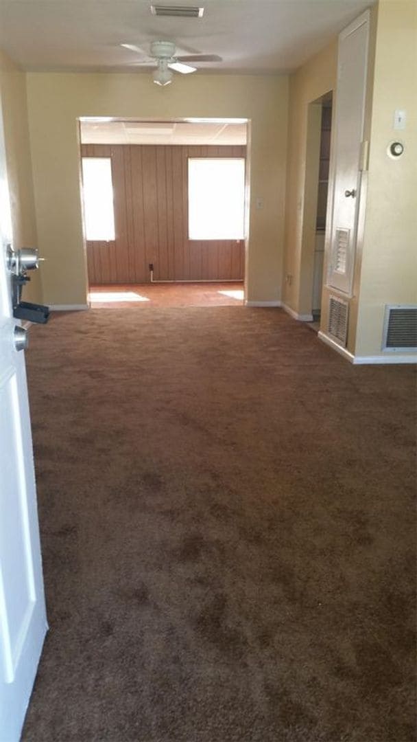 Building Photo - 3 Bed 1 Bath Home | Pet Friendly | Fenced Yard | Washer Dryer Hook Ups | Section 8 Welcomed