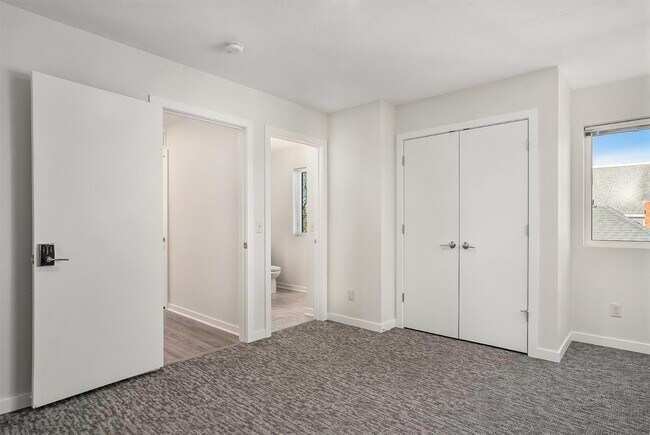 Building Photo - 153 Seward Ave NW