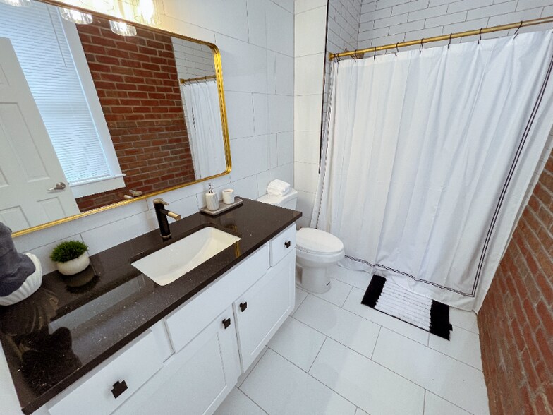 Building Photo - 311 Hinton St