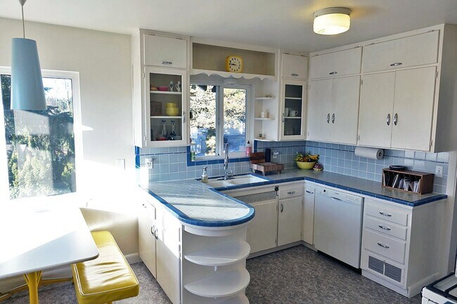 Building Photo - Hillsdale Ranch