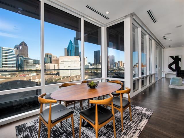 Building Photo - 2408 Victory Park Ln