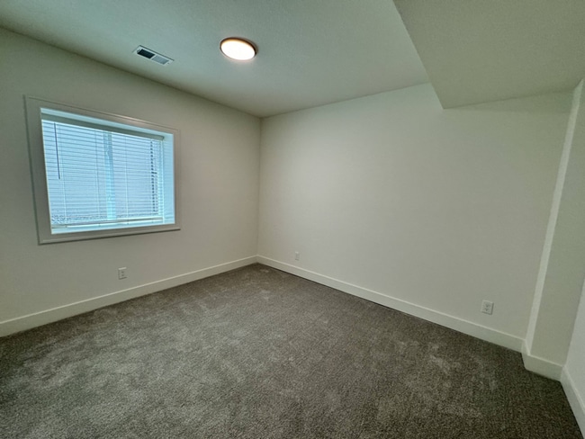 Building Photo - 1617 SW Hedgewood Ln