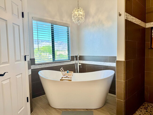 Building Photo - 12768 N Lantern Way