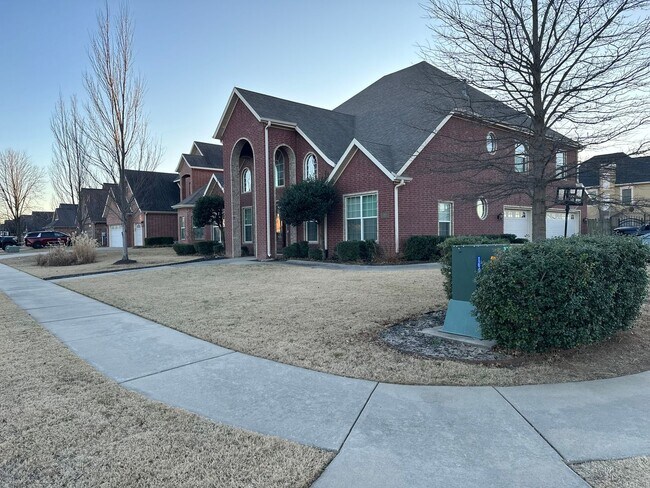 Building Photo - Available March 1st!  Modern 5-Bedroom 4-Bathroom Home in SW Bentonville