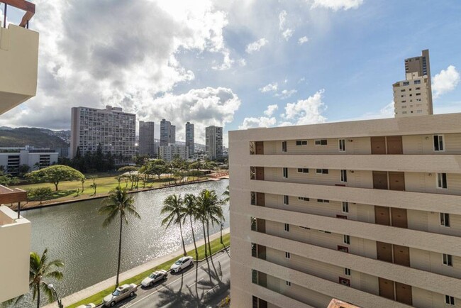 Building Photo - 2BR/2BA/1PKG UNIT IN THE ALA WAI MANSION W...