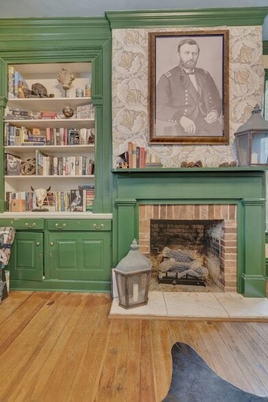 Building Photo - 117 7th Ave N