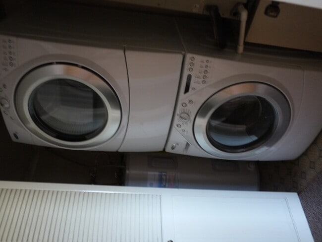 Building Photo - Great Location! 1 Bedroom 1 Bathroom Condo...