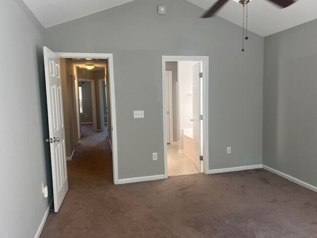 Building Photo - 8 Grosbeak Ln