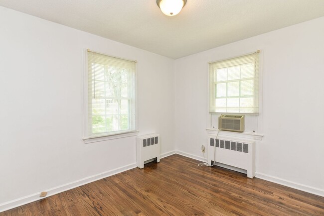 Building Photo - Condo / Burlington