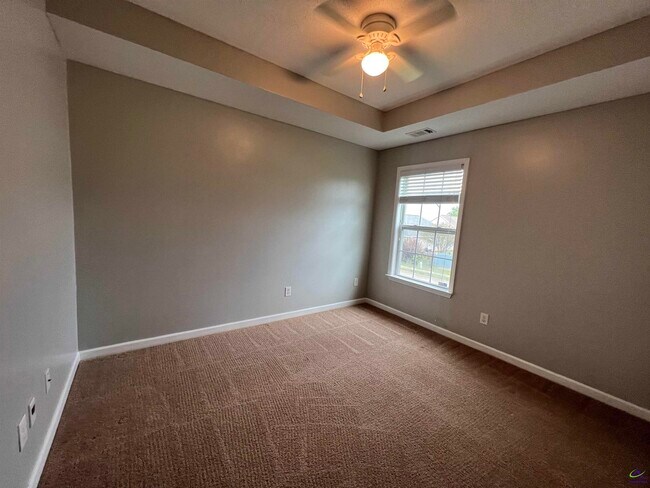 Building Photo - 206 Meyers Lake Dr