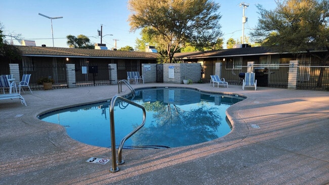 Building Photo - 6819 N 12th St