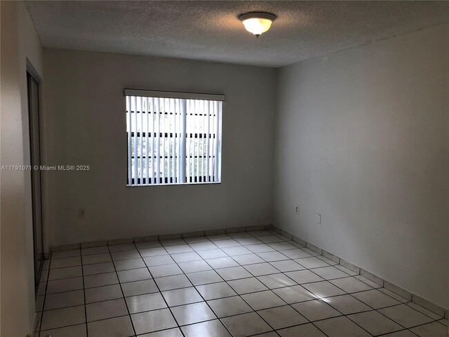 Building Photo - 3582 NE 171 St