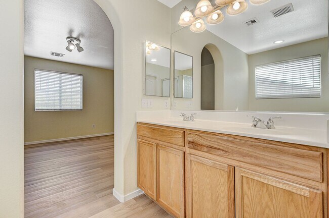 Building Photo - Southern Terrace Single Family Home