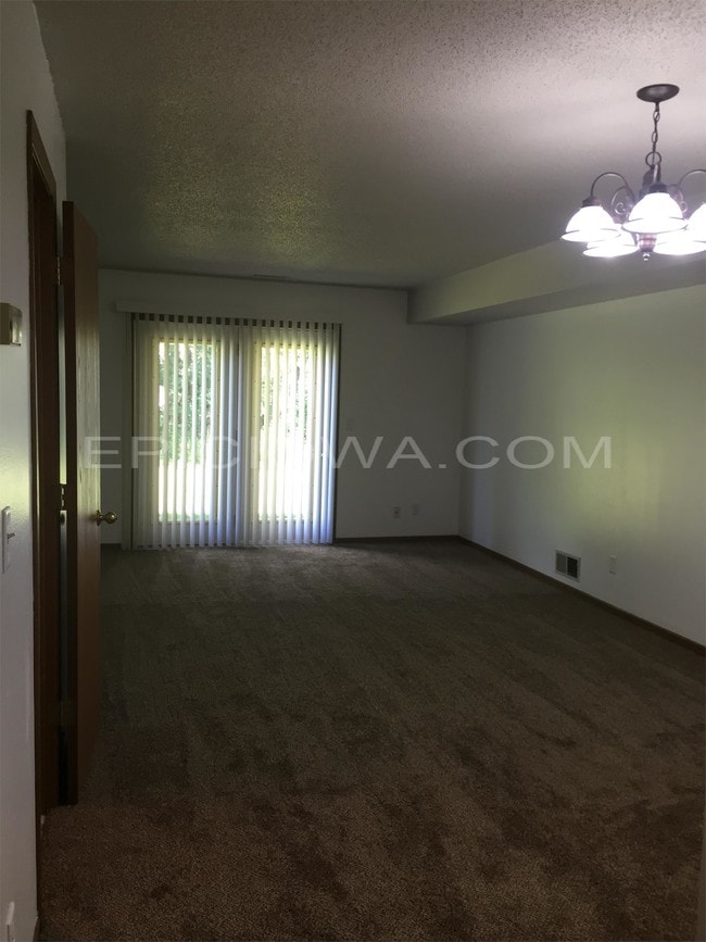 Building Photo - 1320 Daleview Dr