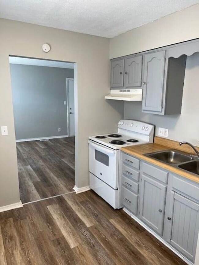 Building Photo - 664 E Missouri St