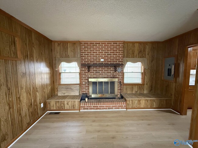 Building Photo - 2106 NW Sullivan Rd