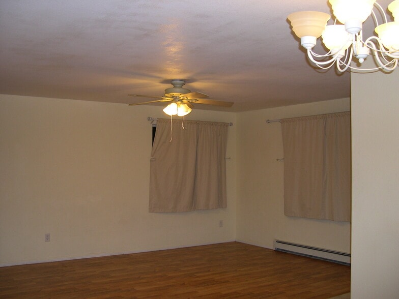 Building Photo - 461 N Sun Ct