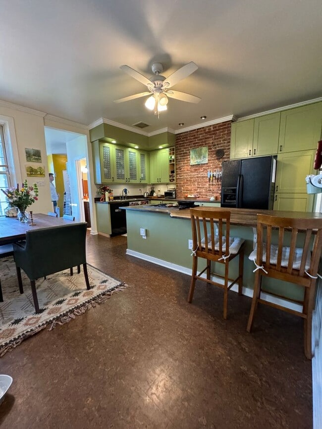 Building Photo - Coming soon! Stylish 3 Bedroom 1.5 Bathroo...