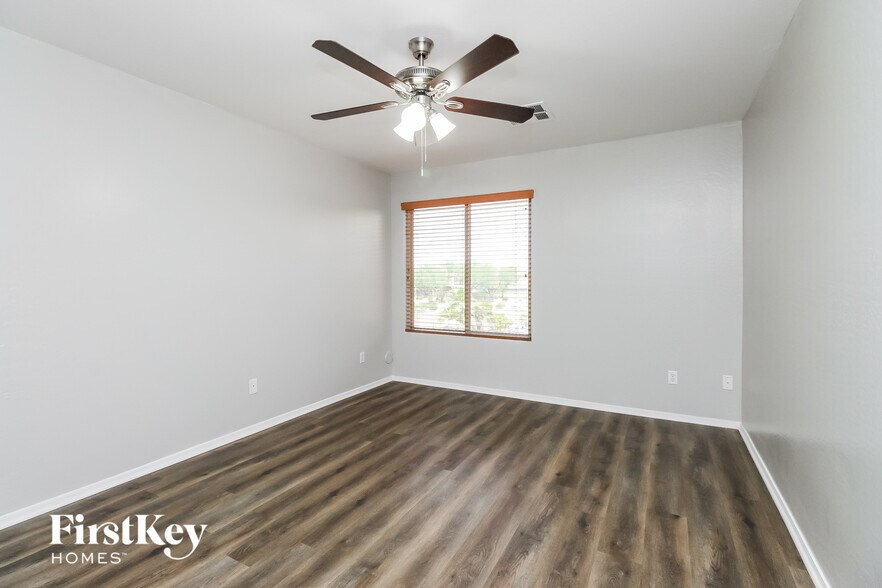 Building Photo - 29010 N Cactus Cir
