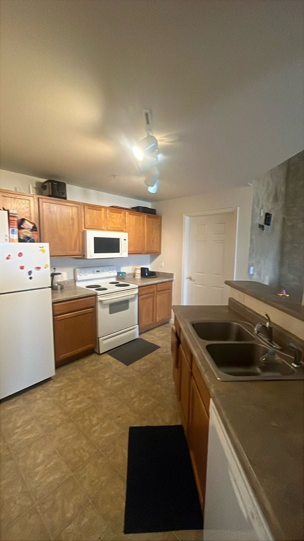 Building Photo - Nice 2 bed 2 bath near DIA in gated community
